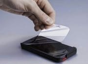 5 Cara Pasang Anti Gores HP Biar Nggak Ada Gelembung dan Hasilnya Mulus