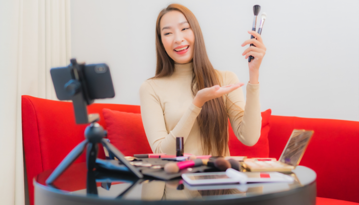 7 Cara Pilih HP Buat Jualan di TikTok Live Biar Siaran Lancar Terus