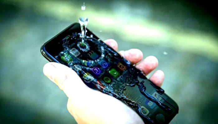 6 Rekomendasi HP Tahan Air Cocok Untuk Segala Aktivitas
