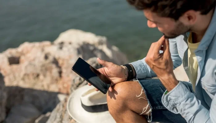 Trik Biar Baterai HP Android Tetap Awet Saat Liburan Tanpa Panik Cari Colokan