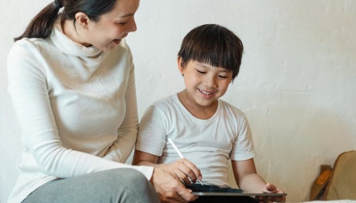 Orang Tua Wajib Tau! Begini Cara Cek Chat WhatsApp Anak Secara Halus